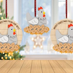 Svg personnalisé d'ornement de famille de nid de poulet, poule assise sur un nid de paille svg, svg d'ornement de Noël, cadeau de Noël svg, Glowforge découpé au Laser