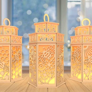 File di taglio laser 3D della lanterna dell'ape, Scena estiva lanterna in formato svg, Ape in formato svg, Ape con fiori Lanterna a candela in formato svg, Taglio laser Glowforge
