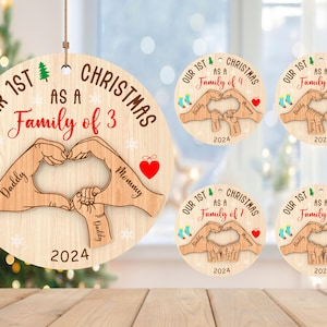 Primo Natale personalizzato come una famiglia di tre ornamenti in formato SVG, mani della famiglia di Natale ornamento in formato SVG, regalo di Natale in formato SVG, taglio laser Glowforge