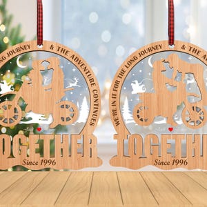 Adorno de Navidad personalizado para parejas de motocross svg, regalo de aniversario para motociclistas svg, regalo de Navidad svg, corte láser Glowforge