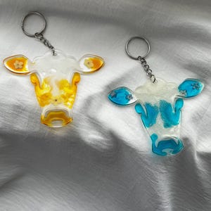 Floral Resin Cow Keychain – Farmhouse Purse Charm