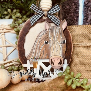 Fichier SVG d'ornement de cheval | Fichier SVG de décorations de Noël pour Glowforge | Fichier de coupe SVG ornement équin | GiddyUpsStudio | Cheval de Forgelumineuse
