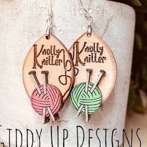 Orecchini Knotty Knitter SVG / File SVG per orecchini / Orecchini Glowforge / GiddyUpsStudio / Orecchini all&#39;uncinetto SVG / file tagliato al laser / Giddyupsstudio