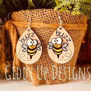 Bijen SVG-bijen zoemen oorbellen | Glowforge zomeroorbel | Zomer bijenoorbellen SVG | Bijenkorf oorbel SVG-bestand | GiddyUpsStudio | Glowforge-bij
