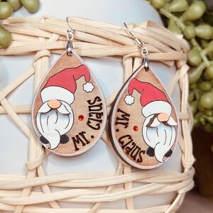Arquivo SVG de Brinco de Gnomo de Papai Noel | Designs SVG de Brincos de Natal de Gnomo da Glowforge | Arquivo SVG de Brincos de Natal | Giddyupstudio