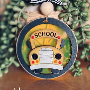 Schulbus Ornament SVG-Datei | Lehrer Schule Geschenk SVG Designs | Glowforge Weihnachten SVG | GiddyUpsStudio | gidyupstudio