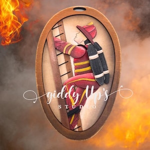 SVG-bestand brandweerman ornament | Brandweerman SVG lasergesneden bestand | SVG-ornamentbestanden | GiddyUpsStudio | Svg-bestand servicemedewerker Glowforge