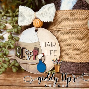 Kapper ornament SVG-bestand: schoonheid cosmetologie kerstornament (Glowforge) afbeelding 4