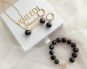 Set di gioielli con perle nere: collana, bracciale e orecchini con perle d'acqua dolce riempite d'oro 18k