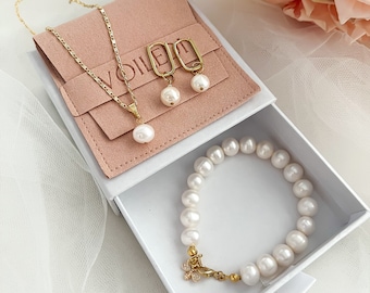 Delicato set di perle d'acqua dolce: collana e orecchini in oro 18k