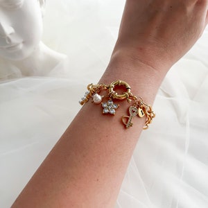 18K ゴールド フィルド チャーム ブレスレット、6 つのチャーム付き、女性用パール付き上品なカスタム チャーム ブレスレットとネックレス、チャーム ジュエリー、彼女へのギフト