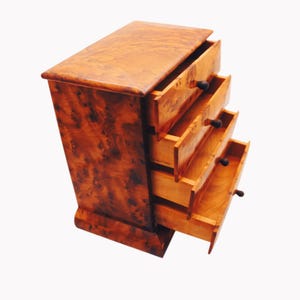 Boîte à bijoux en bois fabriquée à la main - Grande avec quatre tiroirs | Boîte souvenir élégante et fonctionnelle