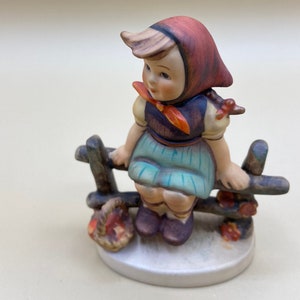 Vintage Hummel Goebel Collectible Figurine “Just Resting” Number 112 3/0 TMK 4 1964-1972