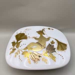 Romance pattern porcelain trimmed with 24 karat gold, lidded box by Bjorn Wiinblad for Rosenthal