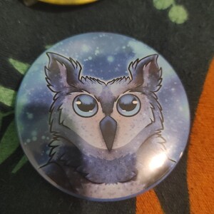 Badge rond épingle hibou aux yeux bleus porte-bonheur, porte-clé décapsuleur, 58mm, insigne broche en métal, bouton, pins, magnet image 2