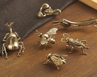 Figuritas vintage de latón macizo de escarabajo ciervo y cangrejo ermitaño, rarezas y curiosidades, regalo único para la decoración del escritorio de hombres, regalo para amantes de la naturaleza