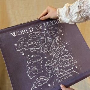 World of Feyre Fantasy Map Paars (officieel gelicentieerd door SJM) ACOTAR Velaris Rhysan Hangende decoratie Home Decor Wanddecoratie Poster