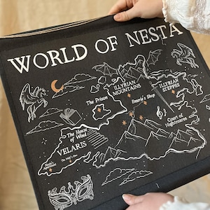 World of Nesta Fantasy Map Navy (licenza ufficiale SJM) Valkyrie House of Winds Decorazione da appendere Decorazioni per la casa Decorazione da parete Poster