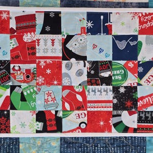 6 Christmas Holiday Quilted Placemats