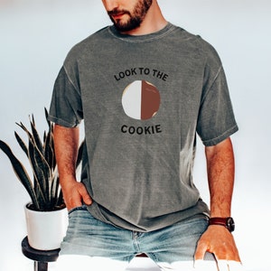 Sitcom Tshirt | Look to the Cookie | 90s TV Show Shirt | Jerry Fan T-Shirt | 90s Clothing | 90s Sitcom Shirt | Comedy Show TV | Sitcom Fan