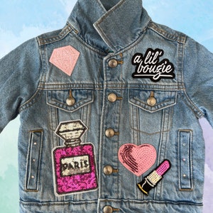 Benutzerdefinierte Patch Jacke Personalisierte Jeansjacke mit Patches und Namen Personalisierte Jeansjacke mit Buchstaben, Aufnähern, Nieten, Bling Name Jacke Bild 9