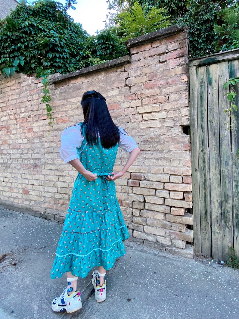 Vintage green floral dress image 3