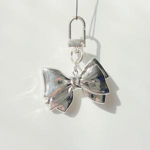 Keychain Cute Bow, Metal Chic Coquette Bag Charm, Luxury Purse Charm, Elegant Metallic Ribbon Accessory