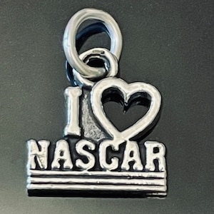 NEU! Ich liebe Nascar Charme - Heart Racing Anhänger - Sterling Silber .925 Hallmarked Sport Charme - Legancy Silberbedarf - C448