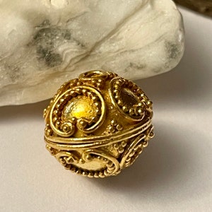 1 Large Vermeil Bead - Fancy Bali Gold Vermeil Carpet Granulated Bead  - 11.35mm  Round - Focal Point Bead - Swirls and Dots MB311