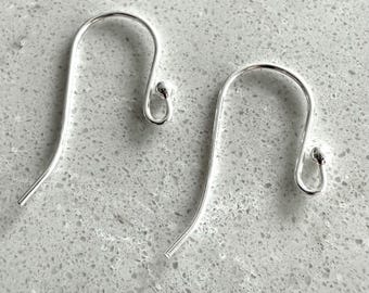 Conjunto de 5, 10 ou 20 pares de ganchos de orelha franceses contemporâneos em prata de lei - Calibre 21 com ponta longa e elegante — Legacy Silver Supplies E65/a/b