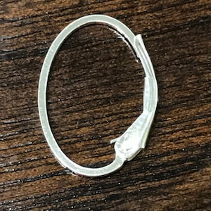 Nuevos ganchos para pendientes ovalados de plata de ley con cierre de palanca - 1 par de pendientes grandes con bisagra segura - 17 mm - Legacy Silver Supplies E385