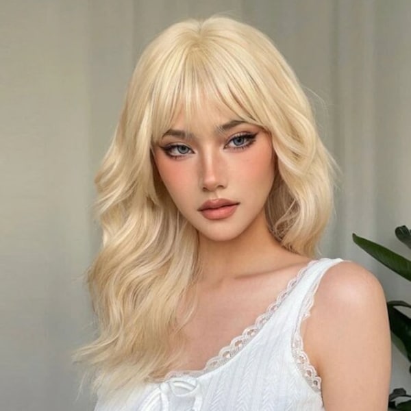 Long Wavy Blonde Synthetic Wigs Platinum Daily Natural Hair Wigs With Bangs Cosplay Wig for Women Heat Resistant
