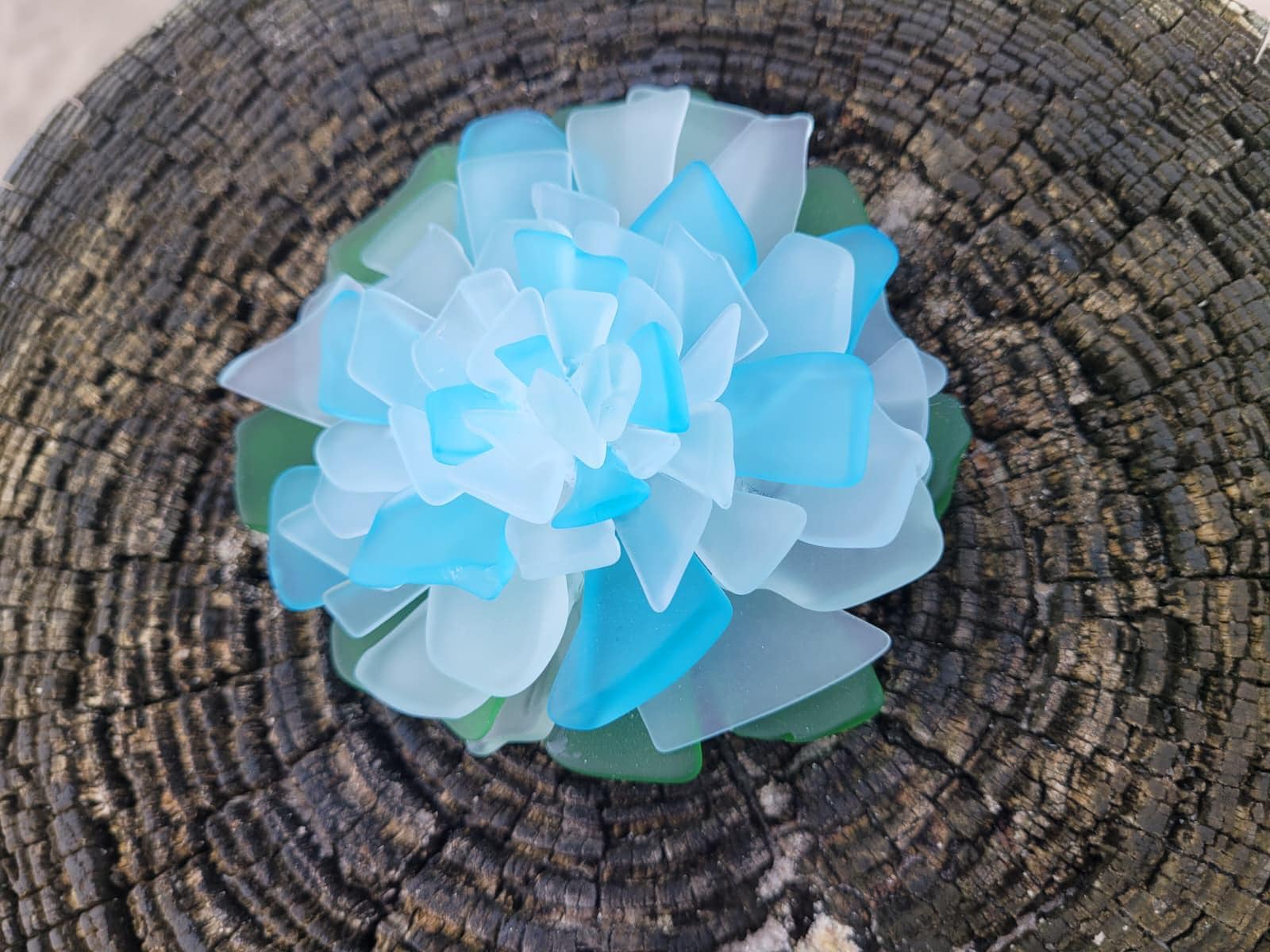 Seaglass Flower - Blue/White with green - small - Thumbnail 2