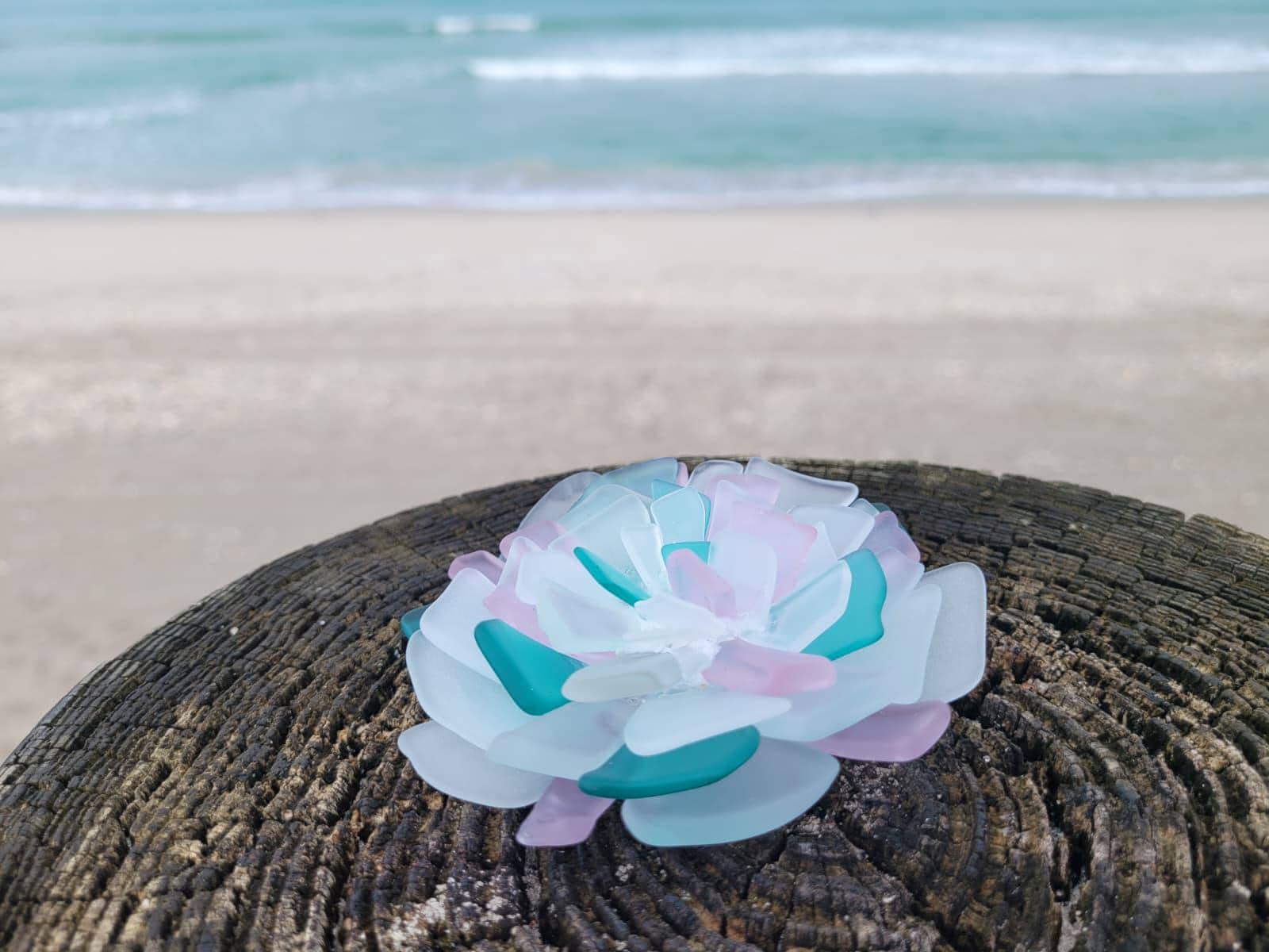 Seaglass Flower - Pink/Green//White - Thumbnail 2