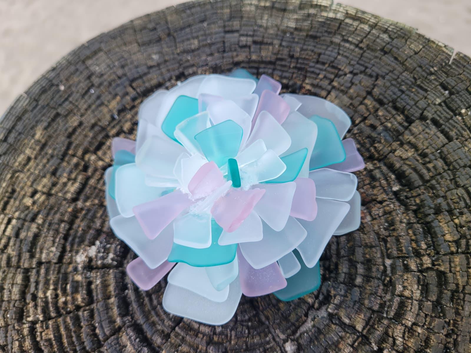 Seaglass Flower - Pink/Green//White - Thumbnail 3