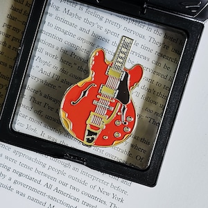 Guitar Pin Badge Music Electric Guitar Enamel Pin Gift for Musician