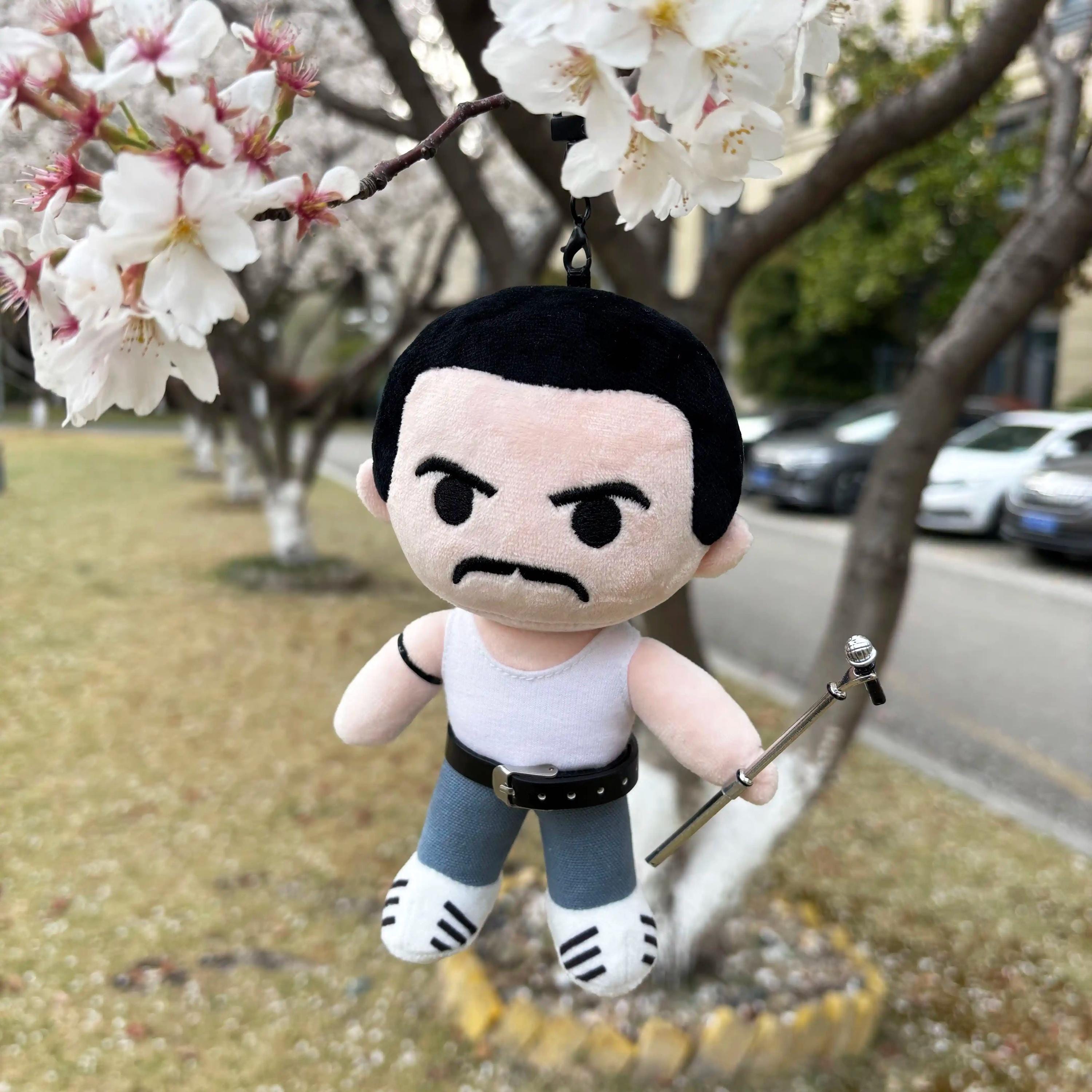 フレディ・マーキュリーをモチーフにしたぬいぐるみ | クイーンロック