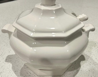White Ceramic Soup Tureen with Lid and spoon, Hexagonal Design, Made in Japan, 1950s.