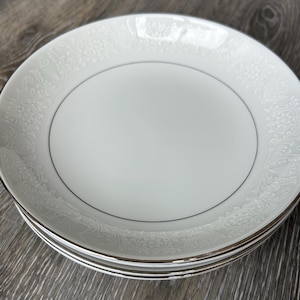 Vintage Crown Victoria Love Lace Soup or Salad Plates – Set of 4 – Fine China Japan White & Silver Scroll Pattern.
