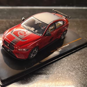 İxo 1/43 Jaguar XE SV Project 8 2017