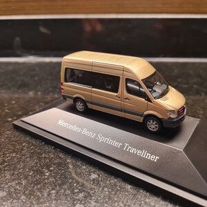 Voiture - Camping Car Mercedes Sprinter (+ 1 Figurine) à Prix