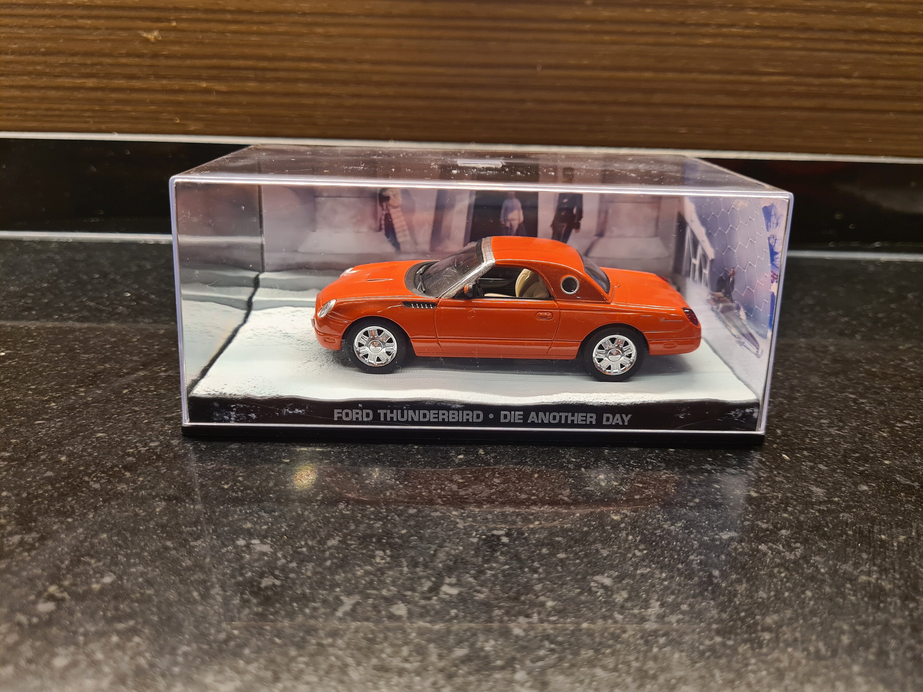 Voiture Miniature échelle 1/43 Minichamps James Bond - Ford Thunderbird