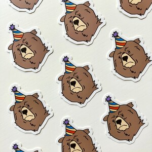 Ours fêtard • Amoureux des animaux, Sticker ours en vinyle rigolo pour bouteilles d'eau, ordinateurs portables, coques de téléphone