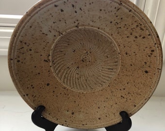 Wonderful Stoneware Bowl With Pretty Scroll Pattern Design