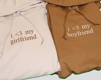 Gesticktes „I Love My Girlfriend“-Hoodie-Sweatshirt, I Heart My Girlfriend-Shirt, Valentinstag, Valentinstagsgeschenk, Freund-Shirt für Sie und Ihn