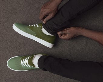 Modern Forest Green Skate Shoes - Trendy Canvas Sneakers for Men & Women
