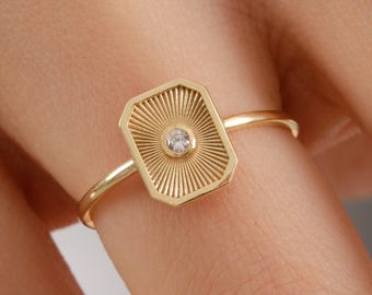 Anillo de oro de 14 quilates con diamantes y pequeños anillos de sello con moissanita en forma de sol.