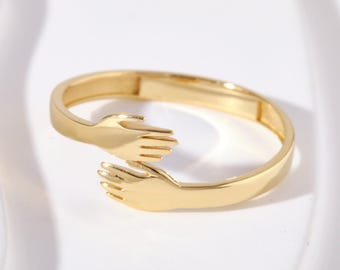 14K Gold Hug Ring, Unique Love Hugging Hands Stacking Ring Girl, Dainty Friendship Two Hand Band, 18K Solid Gold Stylish Fine Jewelry Women