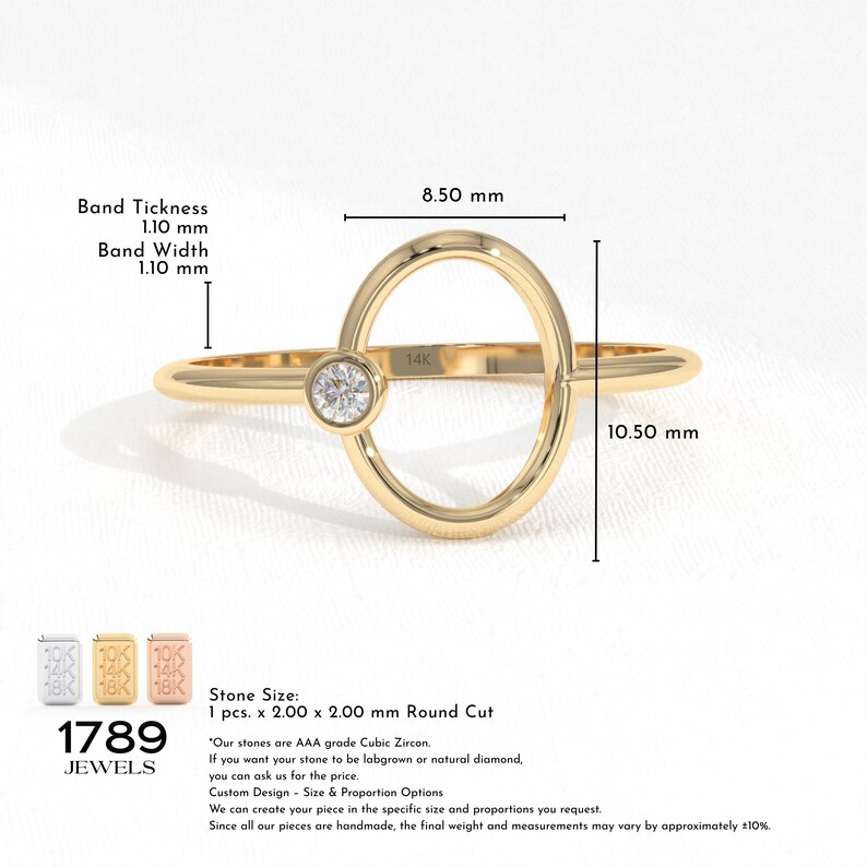 Puede incluir: Un anillo de oro con un dise&ntilde;o ovalado y una piedra de circonita c&uacute;bica de talla redonda. El grosor y el ancho de la banda del anillo son de 1,10 mm. El &oacute;valo mide 8,50 mm de ancho y 10,50 mm de alto. El anillo est&aacute; marcado "14K". El tama&ntilde;o de la piedra es de 2,00 x 2,00 mm.