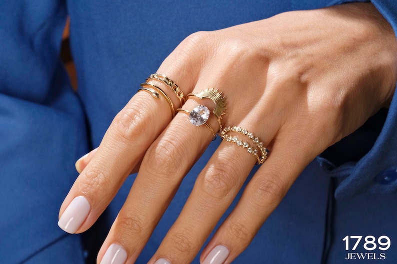💍 Female Pilot Ring – 14K Solid Gold Airplane Jewelry Travel Ring for Women

Celebrate your passion for the skies with this elegant airplane-inspired ring, beautifully crafted from solid 10K, 14K, or 18K gold. A perfect piece for pilots, flight attendants, travelers, and aviation enthusiasts, this ring symbolizes freedom, ambition, and adventure.